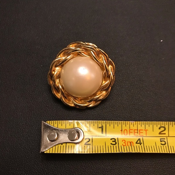 Vtg Earrings Circular Faux Pearl Goldtone - Picture 4 of 4